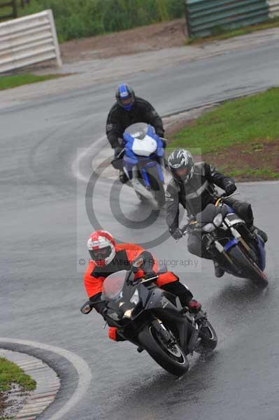 Mallory park Leicestershire;Mallory park photographs;Motorcycle action photographs;event digital images;eventdigitalimages;mallory park;no limits trackday;peter wileman photography;trackday;trackday digital images;trackday photos