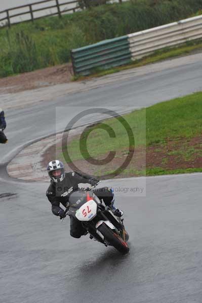 Mallory park Leicestershire;Mallory park photographs;Motorcycle action photographs;event digital images;eventdigitalimages;mallory park;no limits trackday;peter wileman photography;trackday;trackday digital images;trackday photos