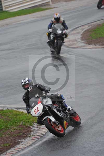 Mallory park Leicestershire;Mallory park photographs;Motorcycle action photographs;event digital images;eventdigitalimages;mallory park;no limits trackday;peter wileman photography;trackday;trackday digital images;trackday photos