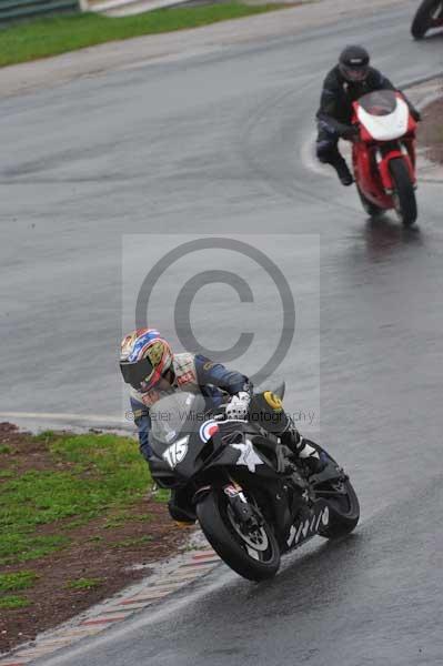 Mallory park Leicestershire;Mallory park photographs;Motorcycle action photographs;event digital images;eventdigitalimages;mallory park;no limits trackday;peter wileman photography;trackday;trackday digital images;trackday photos