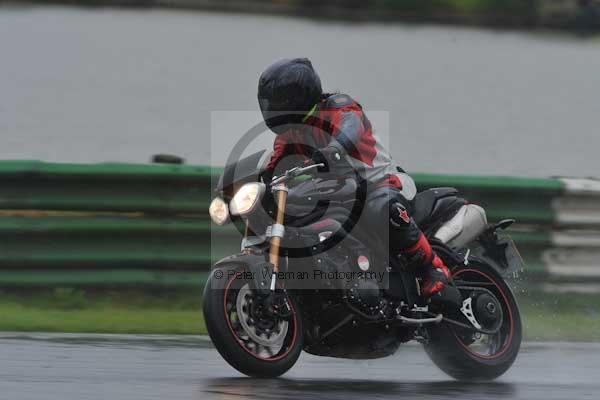 Mallory park Leicestershire;Mallory park photographs;Motorcycle action photographs;event digital images;eventdigitalimages;mallory park;no limits trackday;peter wileman photography;trackday;trackday digital images;trackday photos