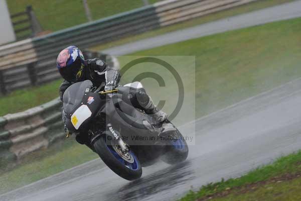 Mallory park Leicestershire;Mallory park photographs;Motorcycle action photographs;event digital images;eventdigitalimages;mallory park;no limits trackday;peter wileman photography;trackday;trackday digital images;trackday photos