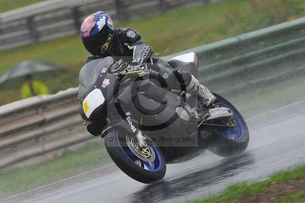 Mallory park Leicestershire;Mallory park photographs;Motorcycle action photographs;event digital images;eventdigitalimages;mallory park;no limits trackday;peter wileman photography;trackday;trackday digital images;trackday photos