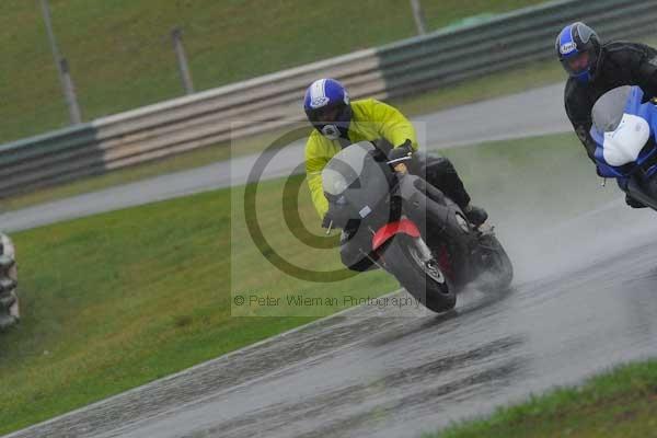 Mallory park Leicestershire;Mallory park photographs;Motorcycle action photographs;event digital images;eventdigitalimages;mallory park;no limits trackday;peter wileman photography;trackday;trackday digital images;trackday photos