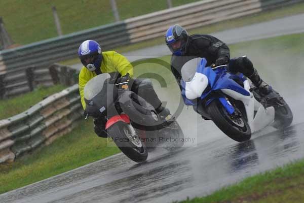 Mallory park Leicestershire;Mallory park photographs;Motorcycle action photographs;event digital images;eventdigitalimages;mallory park;no limits trackday;peter wileman photography;trackday;trackday digital images;trackday photos