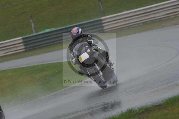 Mallory park Leicestershire;Mallory park photographs;Motorcycle action photographs;event digital images;eventdigitalimages;mallory park;no limits trackday;peter wileman photography;trackday;trackday digital images;trackday photos