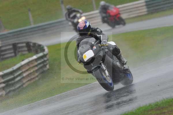 Mallory park Leicestershire;Mallory park photographs;Motorcycle action photographs;event digital images;eventdigitalimages;mallory park;no limits trackday;peter wileman photography;trackday;trackday digital images;trackday photos