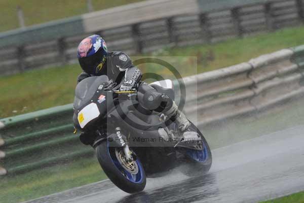 Mallory park Leicestershire;Mallory park photographs;Motorcycle action photographs;event digital images;eventdigitalimages;mallory park;no limits trackday;peter wileman photography;trackday;trackday digital images;trackday photos