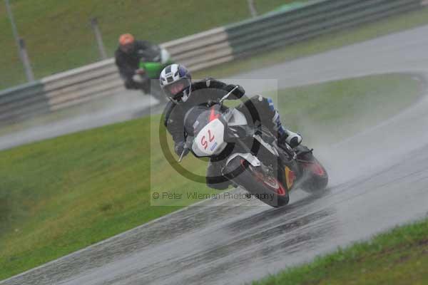 Mallory park Leicestershire;Mallory park photographs;Motorcycle action photographs;event digital images;eventdigitalimages;mallory park;no limits trackday;peter wileman photography;trackday;trackday digital images;trackday photos