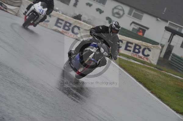 Mallory park Leicestershire;Mallory park photographs;Motorcycle action photographs;event digital images;eventdigitalimages;mallory park;no limits trackday;peter wileman photography;trackday;trackday digital images;trackday photos