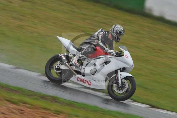 Mallory park Leicestershire;Mallory park photographs;Motorcycle action photographs;event digital images;eventdigitalimages;mallory park;no limits trackday;peter wileman photography;trackday;trackday digital images;trackday photos