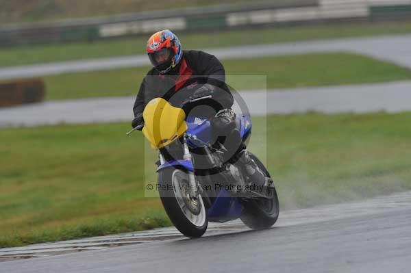 Mallory park Leicestershire;Mallory park photographs;Motorcycle action photographs;event digital images;eventdigitalimages;mallory park;no limits trackday;peter wileman photography;trackday;trackday digital images;trackday photos