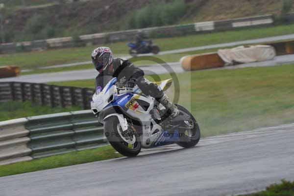 Mallory park Leicestershire;Mallory park photographs;Motorcycle action photographs;event digital images;eventdigitalimages;mallory park;no limits trackday;peter wileman photography;trackday;trackday digital images;trackday photos