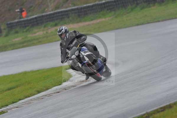 Mallory park Leicestershire;Mallory park photographs;Motorcycle action photographs;event digital images;eventdigitalimages;mallory park;no limits trackday;peter wileman photography;trackday;trackday digital images;trackday photos