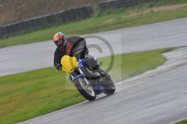 Mallory park Leicestershire;Mallory park photographs;Motorcycle action photographs;event digital images;eventdigitalimages;mallory park;no limits trackday;peter wileman photography;trackday;trackday digital images;trackday photos