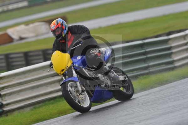 Mallory park Leicestershire;Mallory park photographs;Motorcycle action photographs;event digital images;eventdigitalimages;mallory park;no limits trackday;peter wileman photography;trackday;trackday digital images;trackday photos