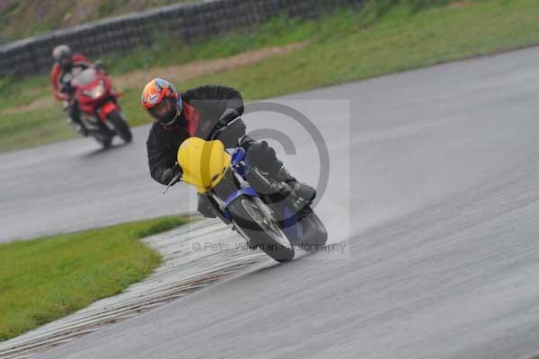 Mallory park Leicestershire;Mallory park photographs;Motorcycle action photographs;event digital images;eventdigitalimages;mallory park;no limits trackday;peter wileman photography;trackday;trackday digital images;trackday photos