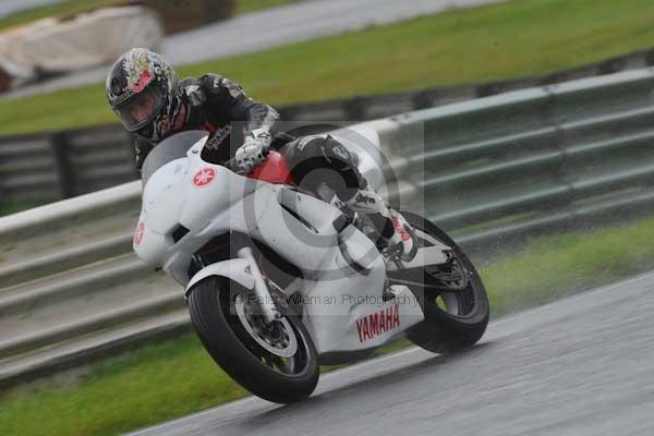 Mallory park Leicestershire;Mallory park photographs;Motorcycle action photographs;event digital images;eventdigitalimages;mallory park;no limits trackday;peter wileman photography;trackday;trackday digital images;trackday photos