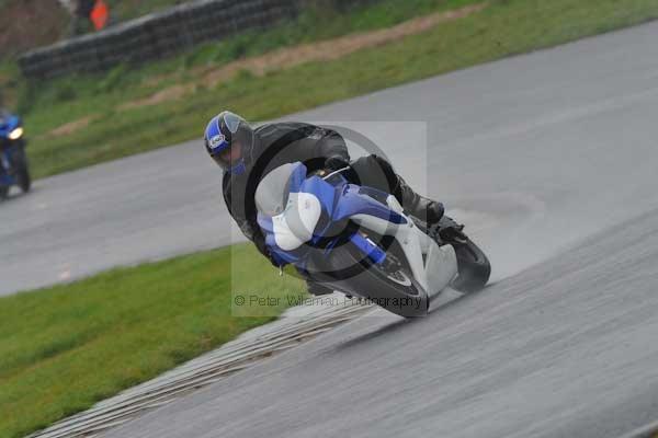 Mallory park Leicestershire;Mallory park photographs;Motorcycle action photographs;event digital images;eventdigitalimages;mallory park;no limits trackday;peter wileman photography;trackday;trackday digital images;trackday photos