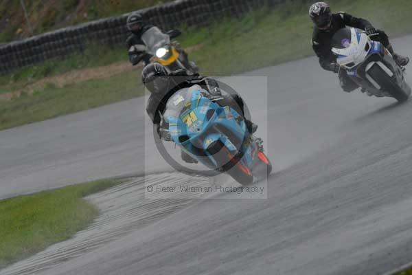 Mallory park Leicestershire;Mallory park photographs;Motorcycle action photographs;event digital images;eventdigitalimages;mallory park;no limits trackday;peter wileman photography;trackday;trackday digital images;trackday photos