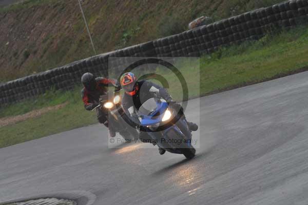 Mallory park Leicestershire;Mallory park photographs;Motorcycle action photographs;event digital images;eventdigitalimages;mallory park;no limits trackday;peter wileman photography;trackday;trackday digital images;trackday photos