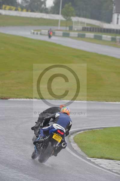 Mallory park Leicestershire;Mallory park photographs;Motorcycle action photographs;event digital images;eventdigitalimages;mallory park;no limits trackday;peter wileman photography;trackday;trackday digital images;trackday photos