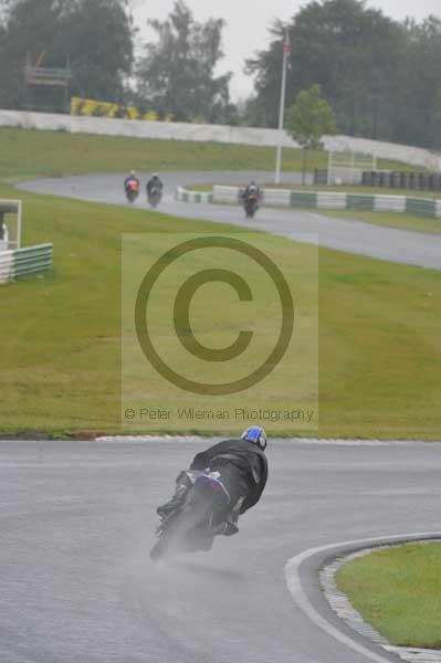 Mallory park Leicestershire;Mallory park photographs;Motorcycle action photographs;event digital images;eventdigitalimages;mallory park;no limits trackday;peter wileman photography;trackday;trackday digital images;trackday photos
