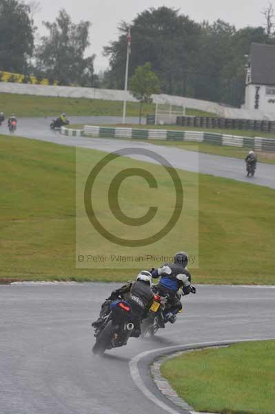 Mallory park Leicestershire;Mallory park photographs;Motorcycle action photographs;event digital images;eventdigitalimages;mallory park;no limits trackday;peter wileman photography;trackday;trackday digital images;trackday photos