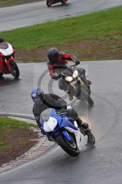 Mallory park Leicestershire;Mallory park photographs;Motorcycle action photographs;event digital images;eventdigitalimages;mallory park;no limits trackday;peter wileman photography;trackday;trackday digital images;trackday photos