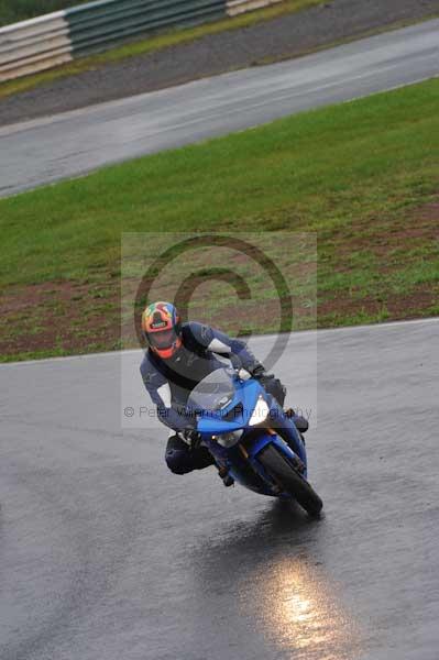 Mallory park Leicestershire;Mallory park photographs;Motorcycle action photographs;event digital images;eventdigitalimages;mallory park;no limits trackday;peter wileman photography;trackday;trackday digital images;trackday photos