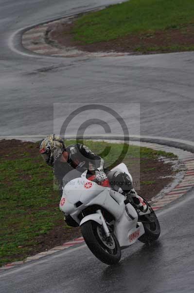 Mallory park Leicestershire;Mallory park photographs;Motorcycle action photographs;event digital images;eventdigitalimages;mallory park;no limits trackday;peter wileman photography;trackday;trackday digital images;trackday photos