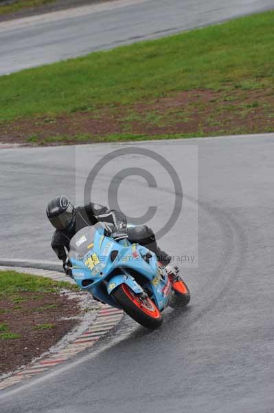 Mallory park Leicestershire;Mallory park photographs;Motorcycle action photographs;event digital images;eventdigitalimages;mallory park;no limits trackday;peter wileman photography;trackday;trackday digital images;trackday photos
