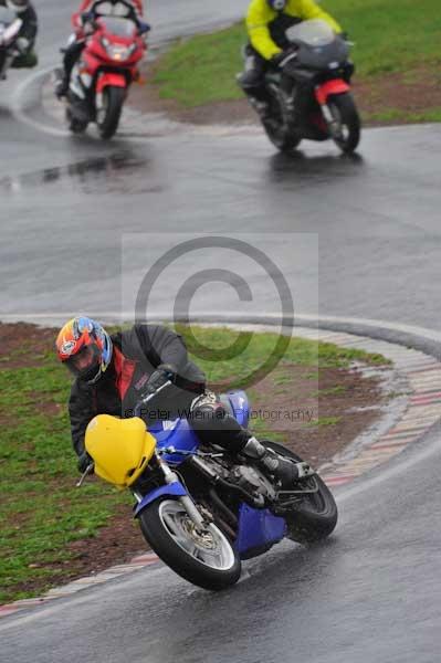 Mallory park Leicestershire;Mallory park photographs;Motorcycle action photographs;event digital images;eventdigitalimages;mallory park;no limits trackday;peter wileman photography;trackday;trackday digital images;trackday photos