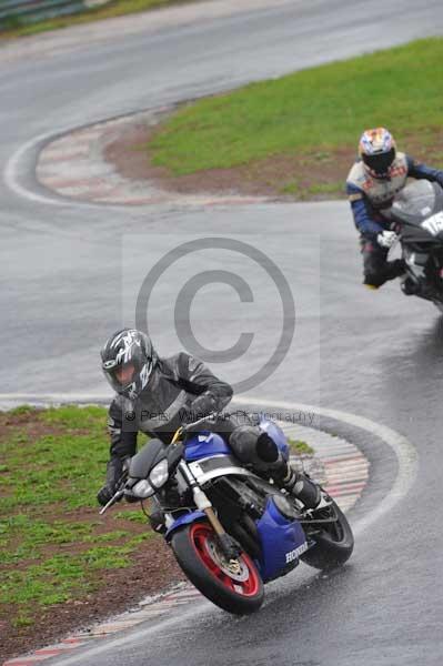 Mallory park Leicestershire;Mallory park photographs;Motorcycle action photographs;event digital images;eventdigitalimages;mallory park;no limits trackday;peter wileman photography;trackday;trackday digital images;trackday photos