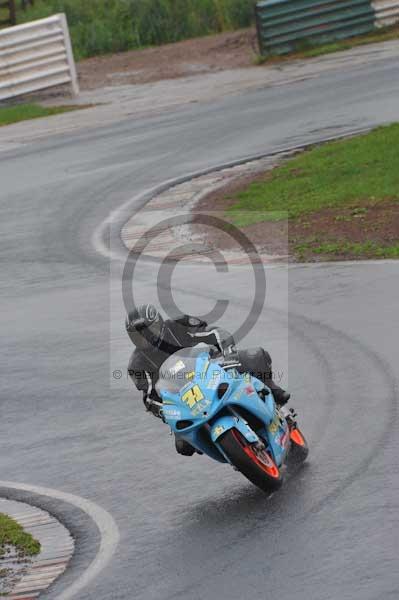 Mallory park Leicestershire;Mallory park photographs;Motorcycle action photographs;event digital images;eventdigitalimages;mallory park;no limits trackday;peter wileman photography;trackday;trackday digital images;trackday photos