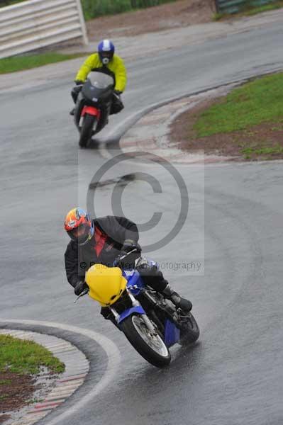 Mallory park Leicestershire;Mallory park photographs;Motorcycle action photographs;event digital images;eventdigitalimages;mallory park;no limits trackday;peter wileman photography;trackday;trackday digital images;trackday photos