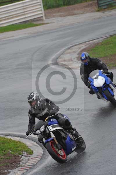 Mallory park Leicestershire;Mallory park photographs;Motorcycle action photographs;event digital images;eventdigitalimages;mallory park;no limits trackday;peter wileman photography;trackday;trackday digital images;trackday photos