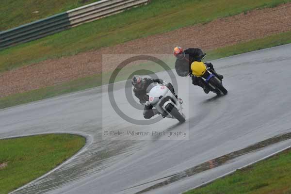 Mallory park Leicestershire;Mallory park photographs;Motorcycle action photographs;event digital images;eventdigitalimages;mallory park;no limits trackday;peter wileman photography;trackday;trackday digital images;trackday photos