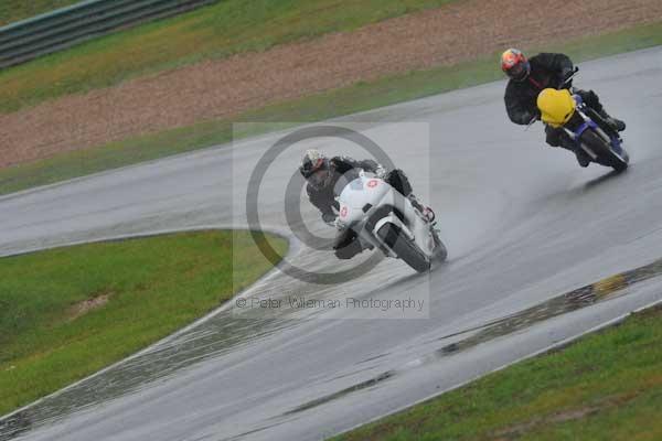 Mallory park Leicestershire;Mallory park photographs;Motorcycle action photographs;event digital images;eventdigitalimages;mallory park;no limits trackday;peter wileman photography;trackday;trackday digital images;trackday photos