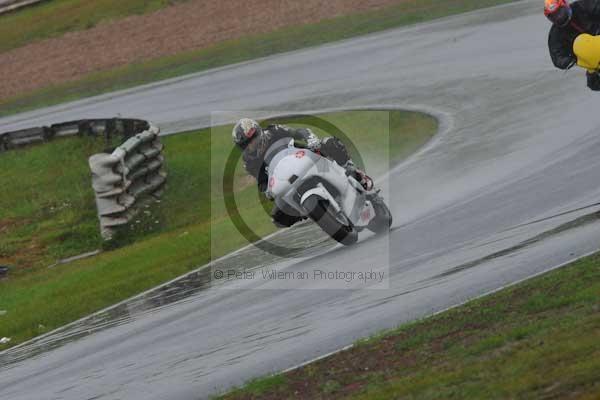Mallory park Leicestershire;Mallory park photographs;Motorcycle action photographs;event digital images;eventdigitalimages;mallory park;no limits trackday;peter wileman photography;trackday;trackday digital images;trackday photos