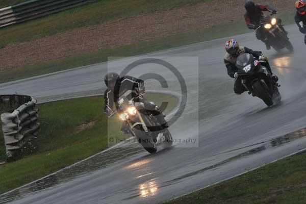 Mallory park Leicestershire;Mallory park photographs;Motorcycle action photographs;event digital images;eventdigitalimages;mallory park;no limits trackday;peter wileman photography;trackday;trackday digital images;trackday photos