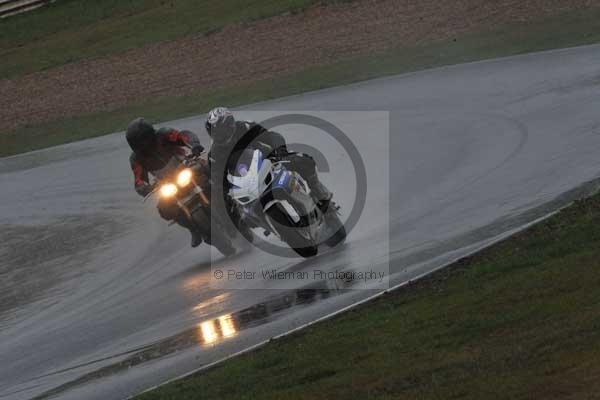 Mallory park Leicestershire;Mallory park photographs;Motorcycle action photographs;event digital images;eventdigitalimages;mallory park;no limits trackday;peter wileman photography;trackday;trackday digital images;trackday photos