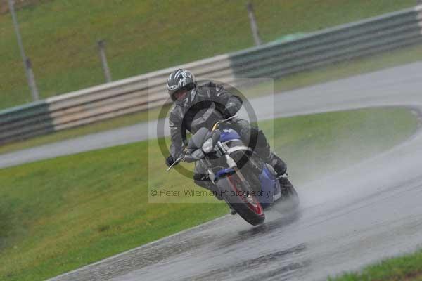 Mallory park Leicestershire;Mallory park photographs;Motorcycle action photographs;event digital images;eventdigitalimages;mallory park;no limits trackday;peter wileman photography;trackday;trackday digital images;trackday photos