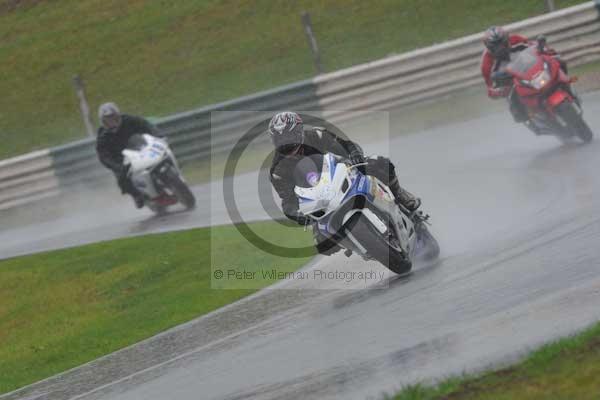 Mallory park Leicestershire;Mallory park photographs;Motorcycle action photographs;event digital images;eventdigitalimages;mallory park;no limits trackday;peter wileman photography;trackday;trackday digital images;trackday photos