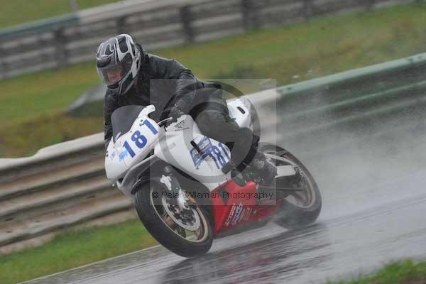 Mallory park Leicestershire;Mallory park photographs;Motorcycle action photographs;event digital images;eventdigitalimages;mallory park;no limits trackday;peter wileman photography;trackday;trackday digital images;trackday photos