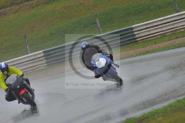 Mallory park Leicestershire;Mallory park photographs;Motorcycle action photographs;event digital images;eventdigitalimages;mallory park;no limits trackday;peter wileman photography;trackday;trackday digital images;trackday photos