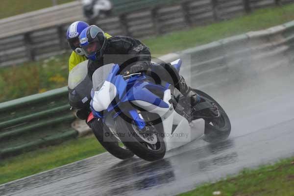 Mallory park Leicestershire;Mallory park photographs;Motorcycle action photographs;event digital images;eventdigitalimages;mallory park;no limits trackday;peter wileman photography;trackday;trackday digital images;trackday photos