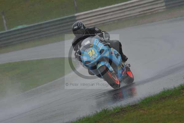 Mallory park Leicestershire;Mallory park photographs;Motorcycle action photographs;event digital images;eventdigitalimages;mallory park;no limits trackday;peter wileman photography;trackday;trackday digital images;trackday photos