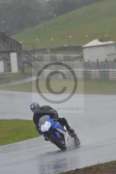 Mallory park Leicestershire;Mallory park photographs;Motorcycle action photographs;event digital images;eventdigitalimages;mallory park;no limits trackday;peter wileman photography;trackday;trackday digital images;trackday photos