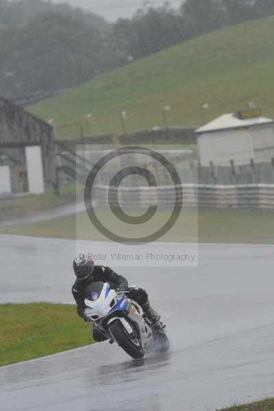 Mallory park Leicestershire;Mallory park photographs;Motorcycle action photographs;event digital images;eventdigitalimages;mallory park;no limits trackday;peter wileman photography;trackday;trackday digital images;trackday photos